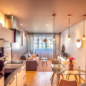 https://la-plage-dalbigny-t2-class-3-toiles-100-m-du-lac-parking.hotels-rhonealpes.com